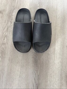 Men's Nike Black Slide Sandals - Comfortable Everyday Slip-Ons 6 men’s